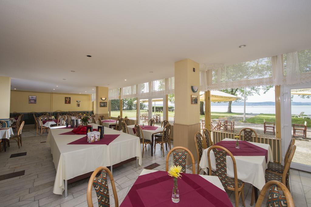 Familia Hotel Balatonboglár Buitenkant foto