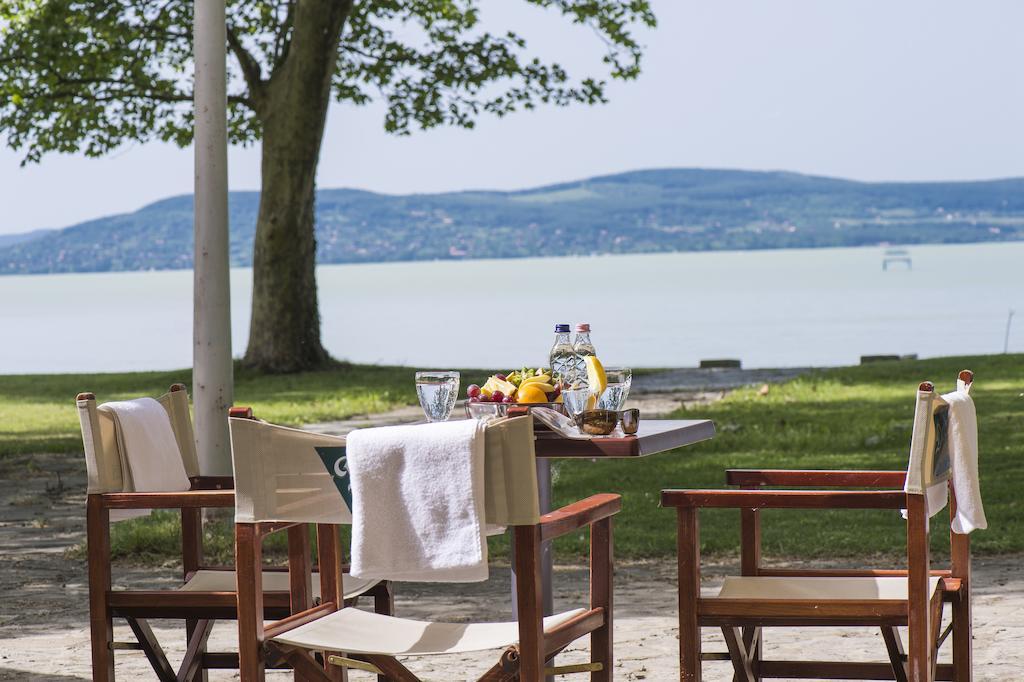 Familia Hotel Balatonboglár Buitenkant foto