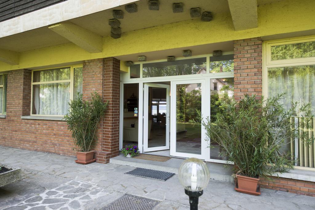 Familia Hotel Balatonboglár Buitenkant foto