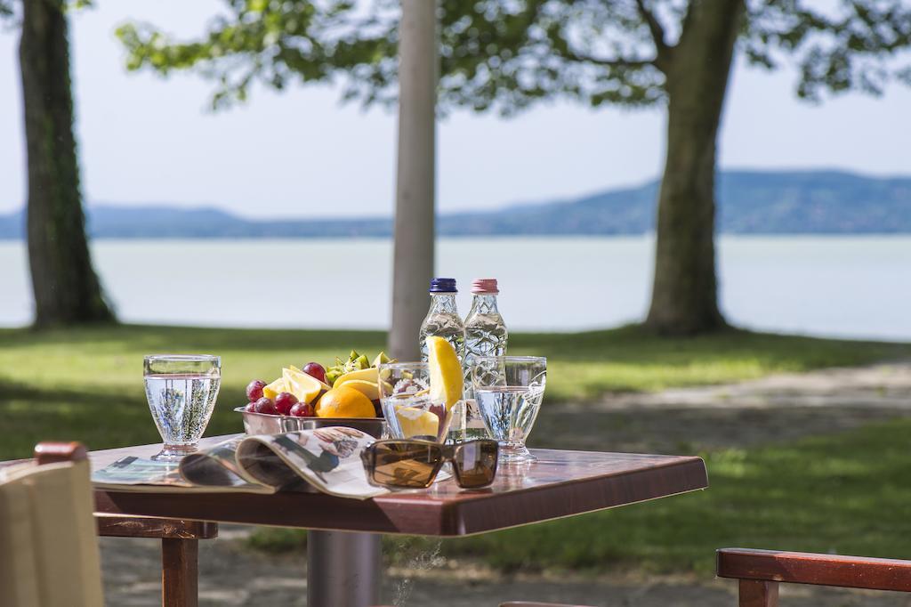 Familia Hotel Balatonboglár Buitenkant foto