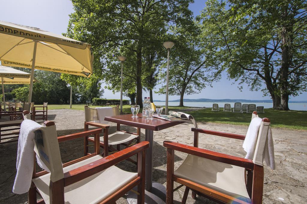 Familia Hotel Balatonboglár Buitenkant foto