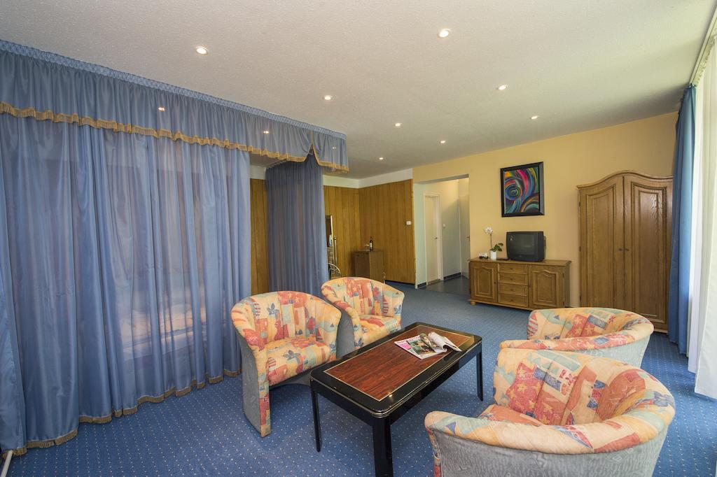 Familia Hotel Balatonboglár Kamer foto