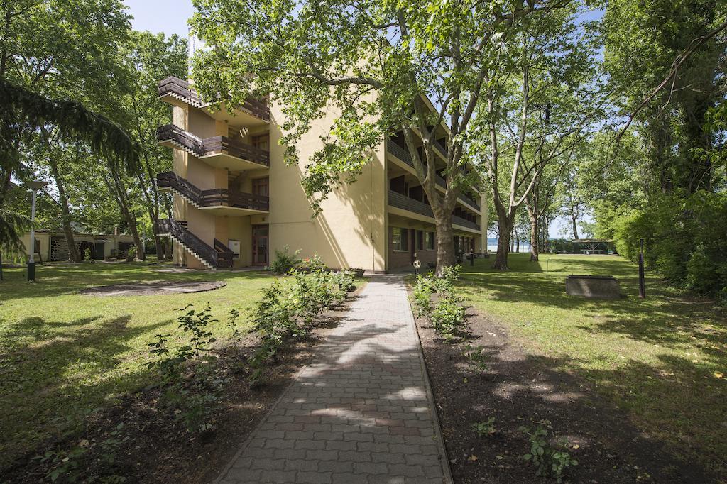 Familia Hotel Balatonboglár Buitenkant foto