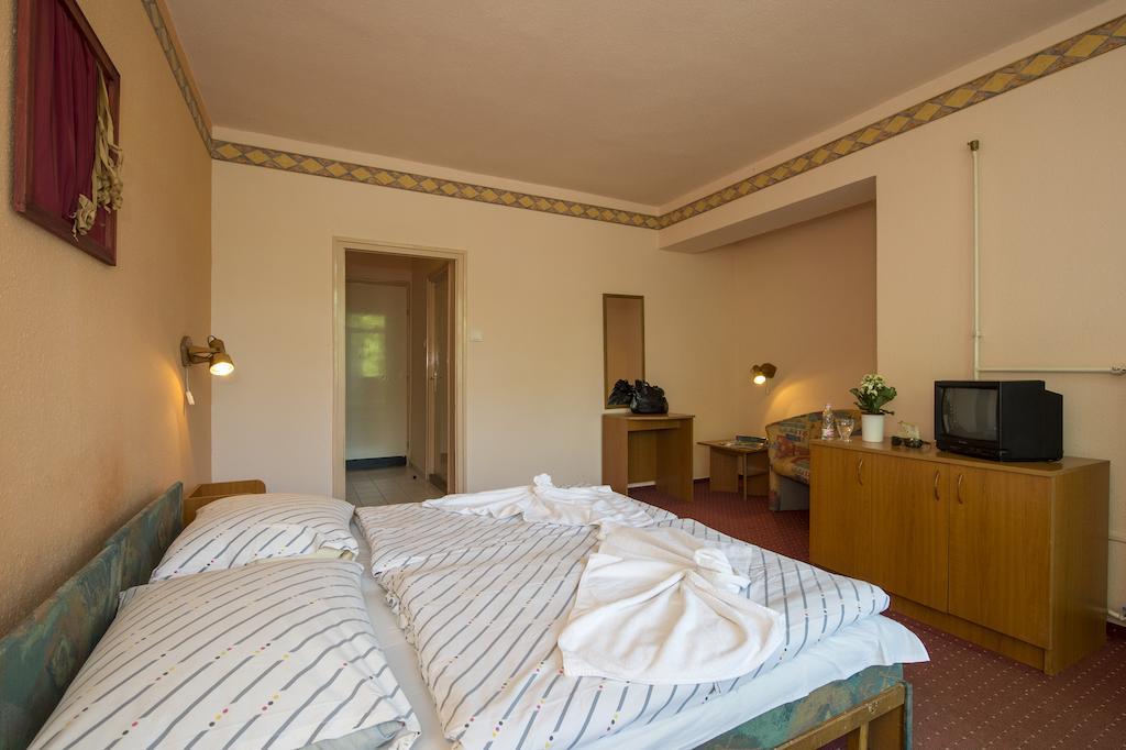 Familia Hotel Balatonboglár Kamer foto
