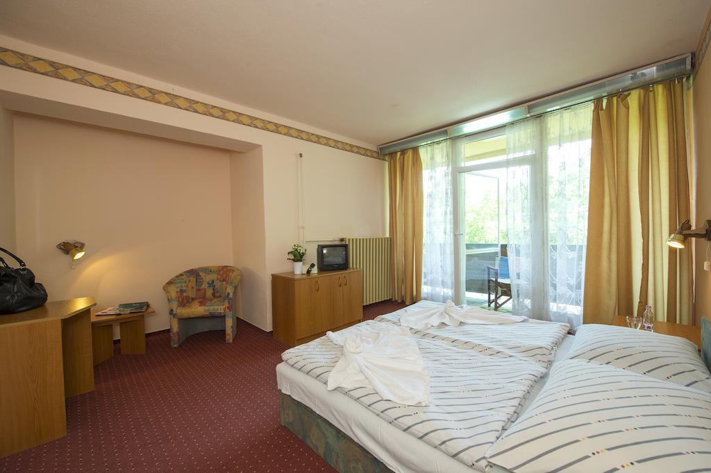 Familia Hotel Balatonboglár Kamer foto