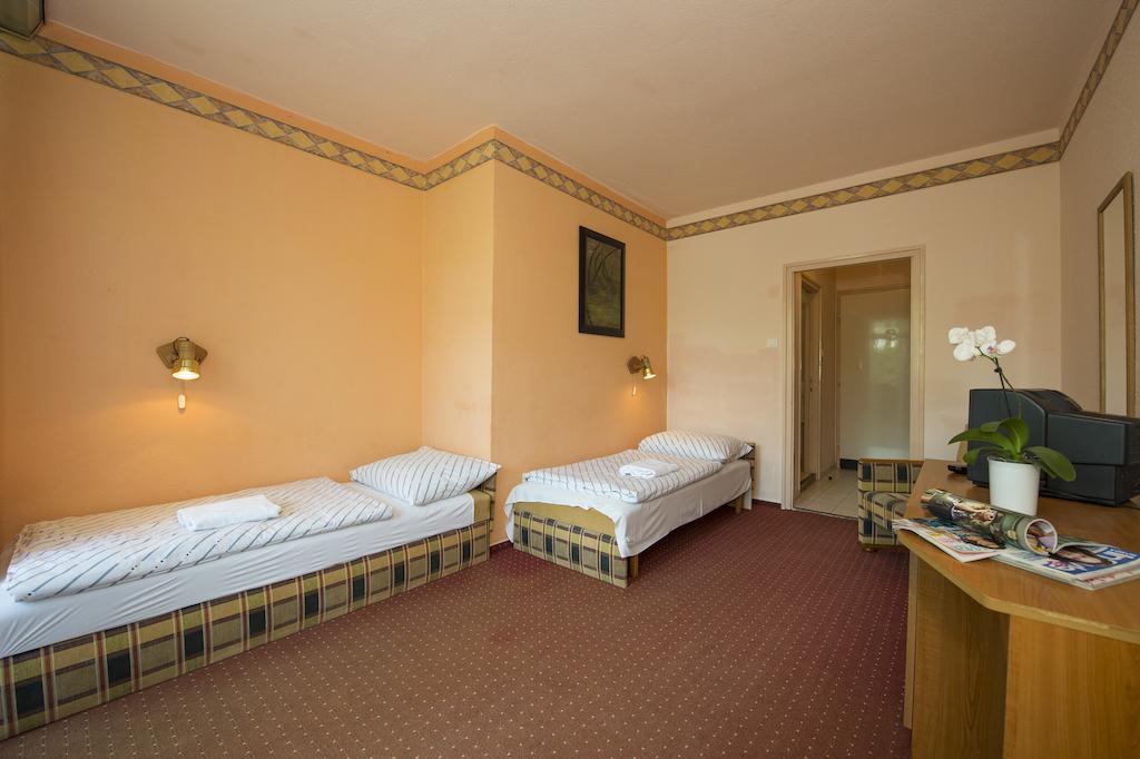 Familia Hotel Balatonboglár Kamer foto