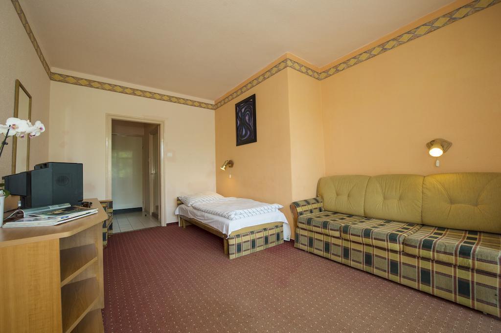 Familia Hotel Balatonboglár Buitenkant foto