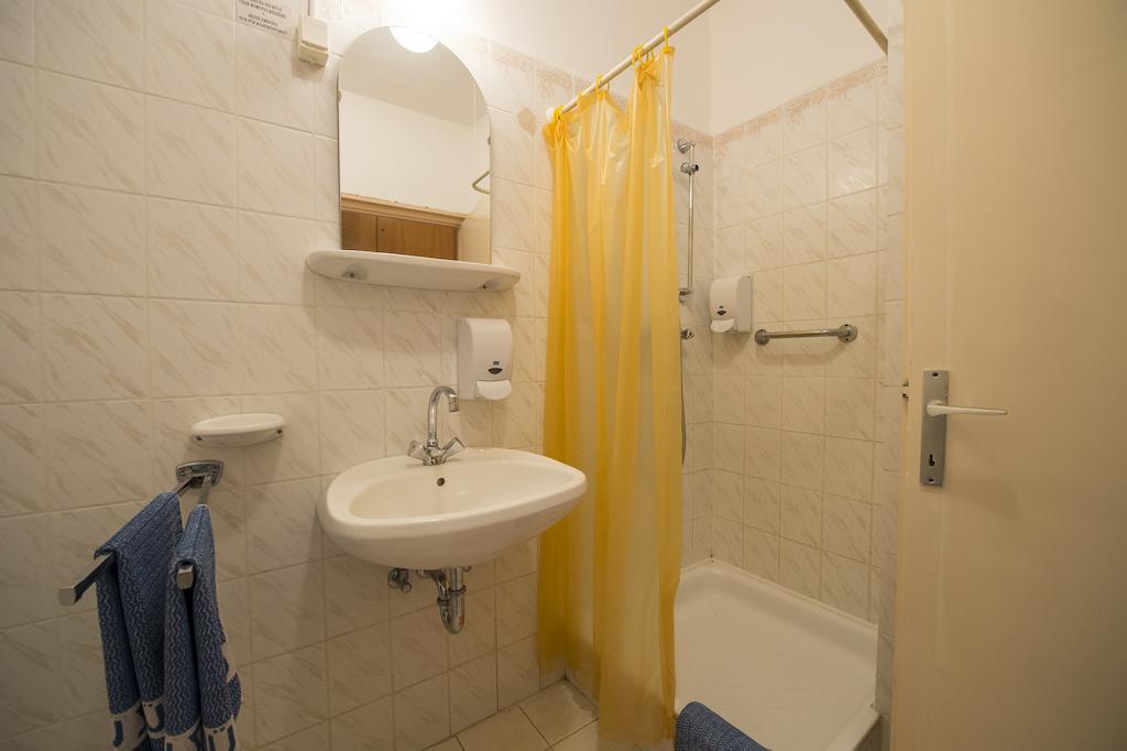 Familia Hotel Balatonboglár Buitenkant foto