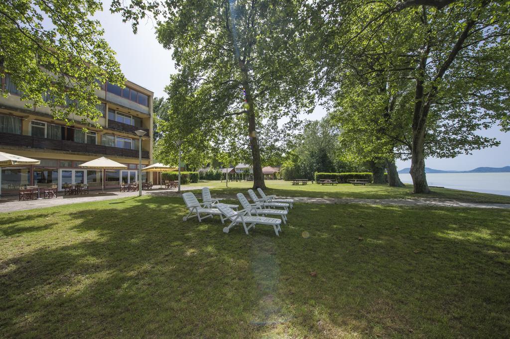 Familia Hotel Balatonboglár Buitenkant foto