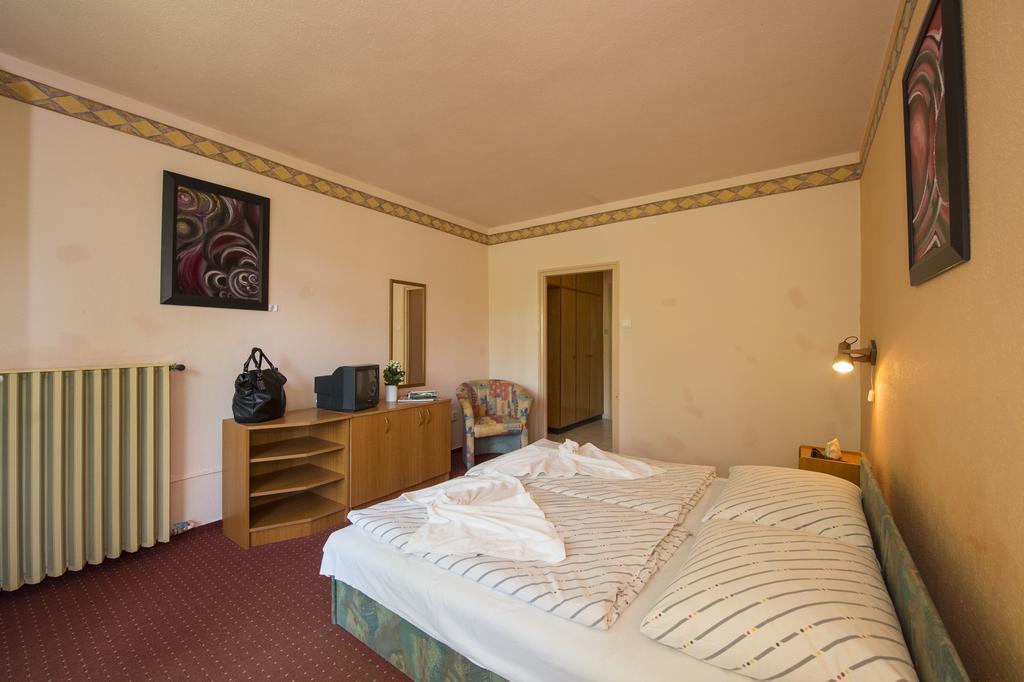Familia Hotel Balatonboglár Kamer foto