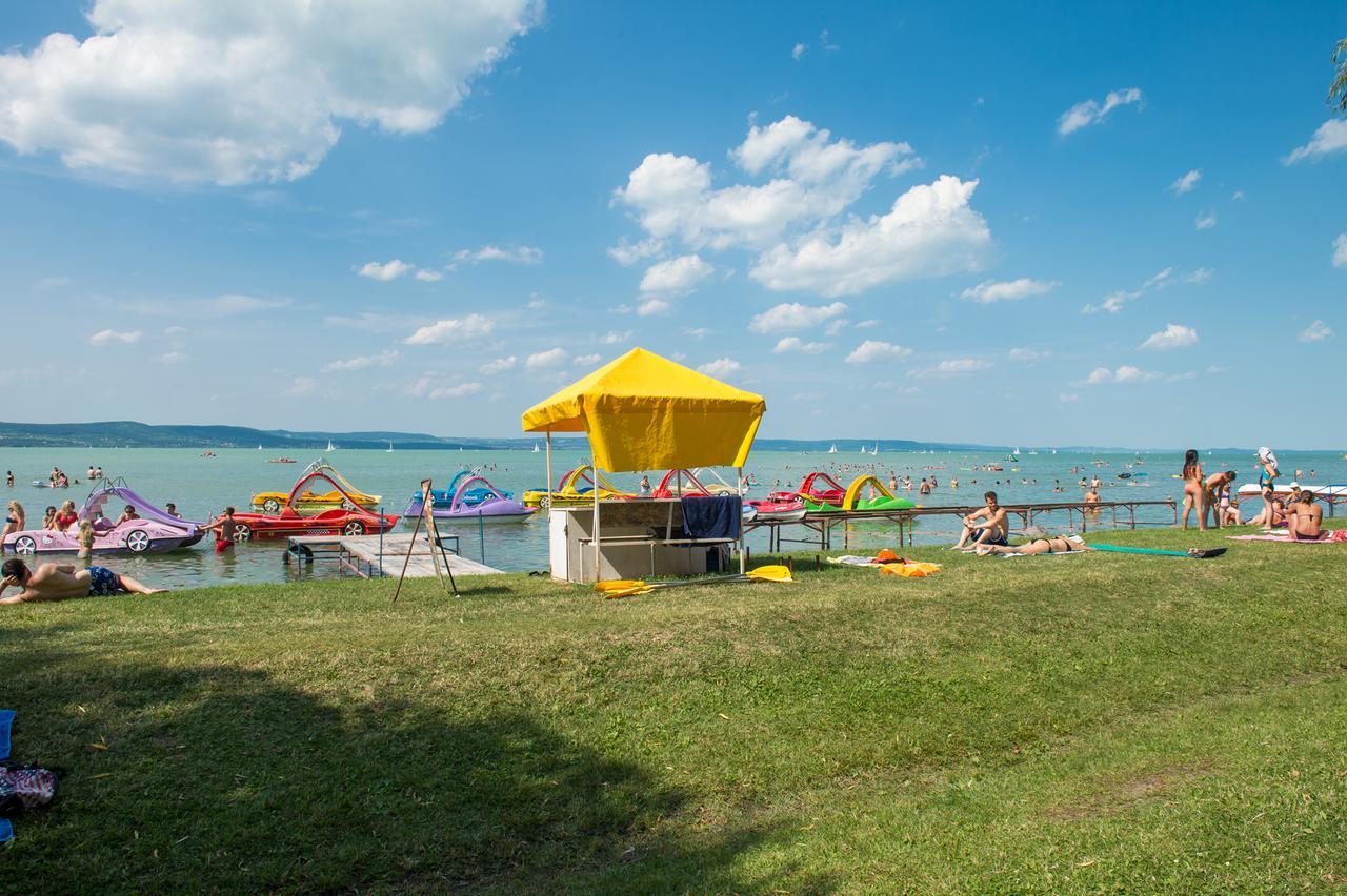 Familia Hotel Balatonboglár Buitenkant foto